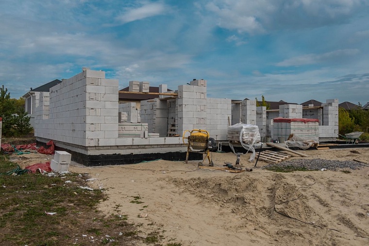 Деревня Патрушева, дом в процессе строительства.