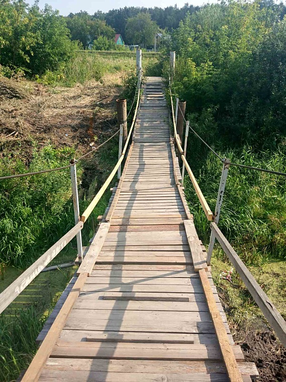 В Ишиме вандалы разбирают мост во время ремонта