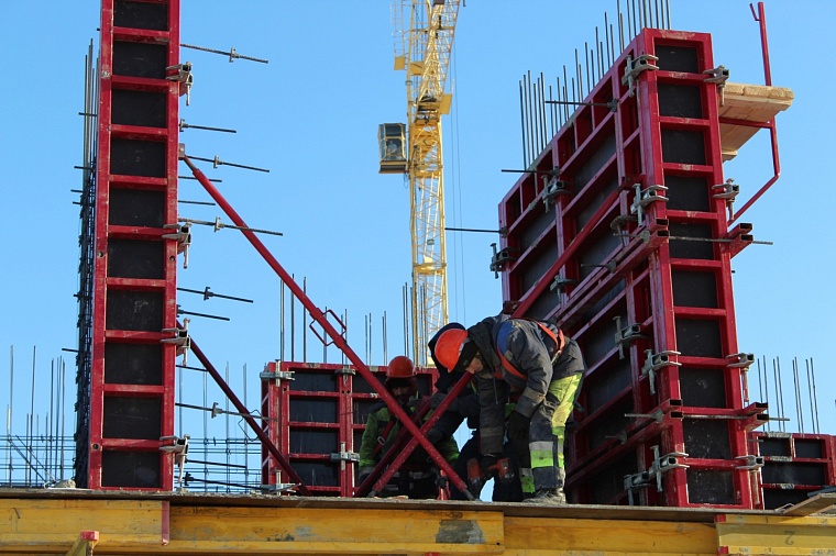 Школы и детсады в Тюменской области достроят в срок