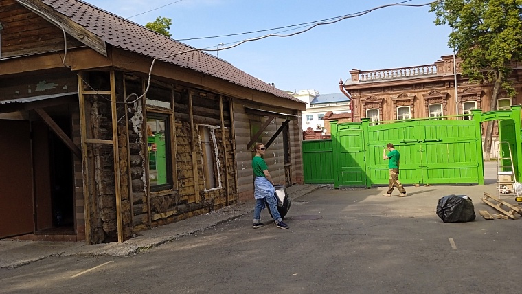 Истинный облик старого флигеля разглядели волонтеры "Том Сойер фест" в Тюмени