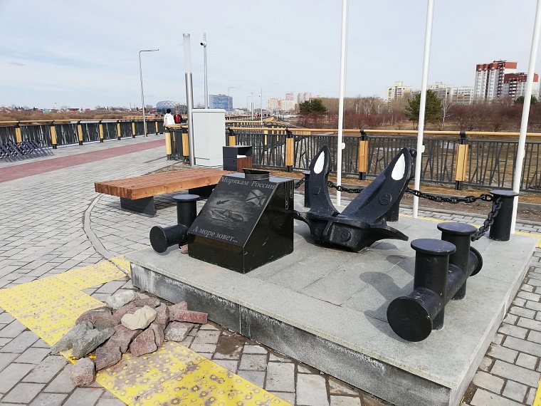 Парк Заречный: тюменцы занимают лежаки