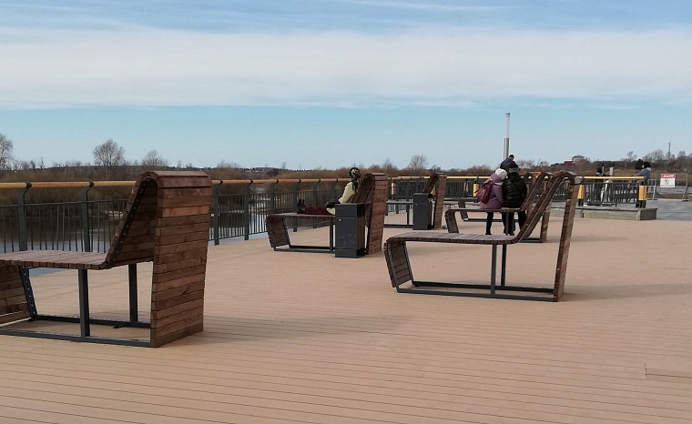 Парк Заречный: тюменцы занимают лежаки