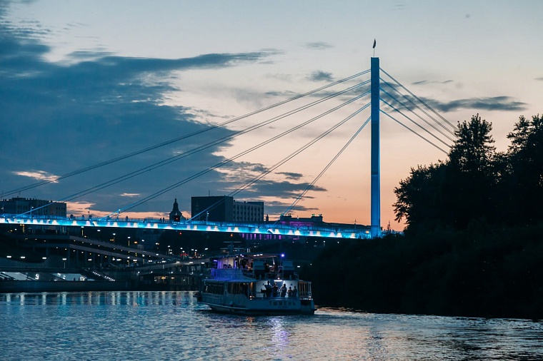Перед салютом  в День города Тюмени на мосту Влюблённых включат парадную подсветку