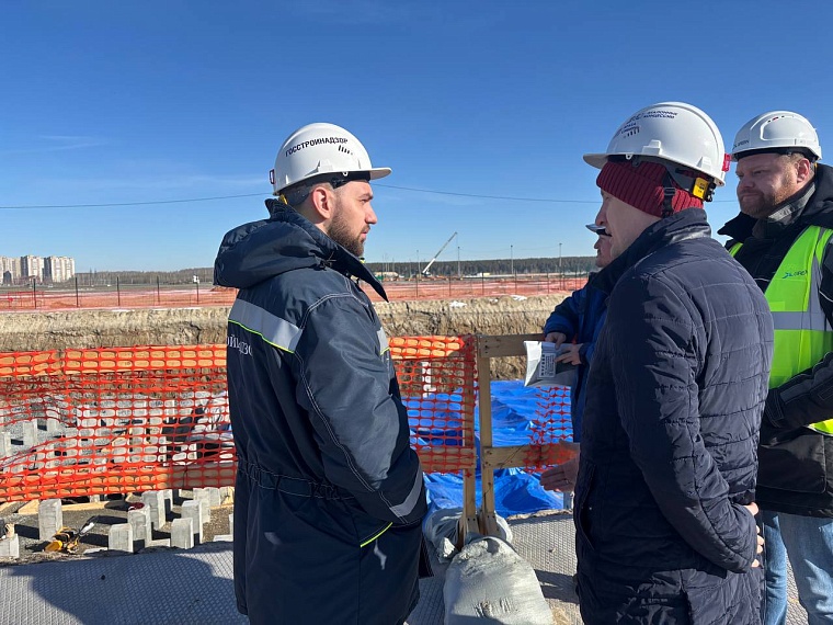 Под будущую гостиницу в тюменском кампусе забили 377 свай