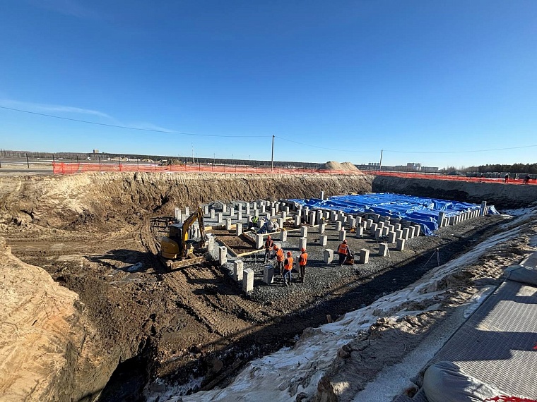 Под будущую гостиницу в тюменском кампусе забили 377 свай