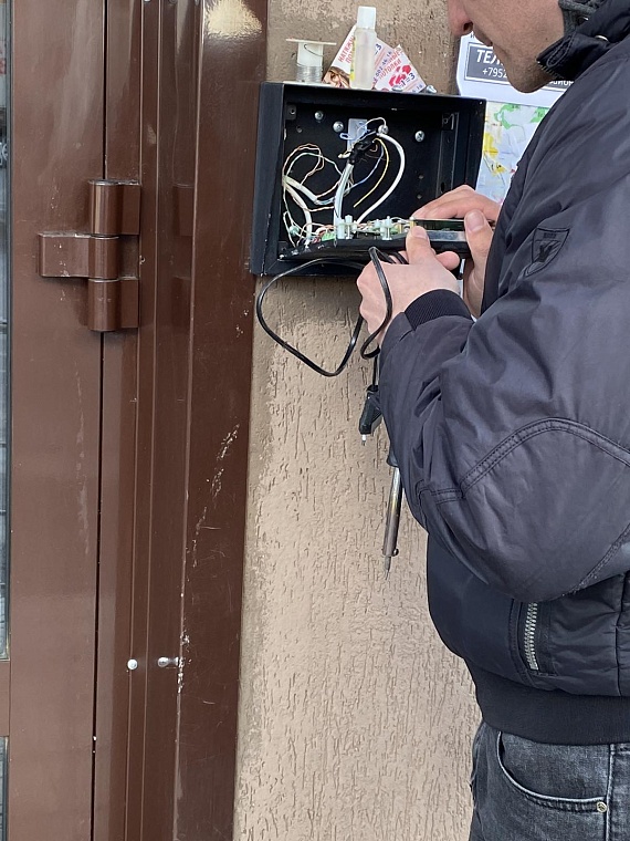 Вандализм или мелкое хулиганство? Как управляющие компании борются за чистоту и порядок в домах