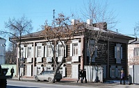 Деревянный дом в центре Тюмени продают за рубль