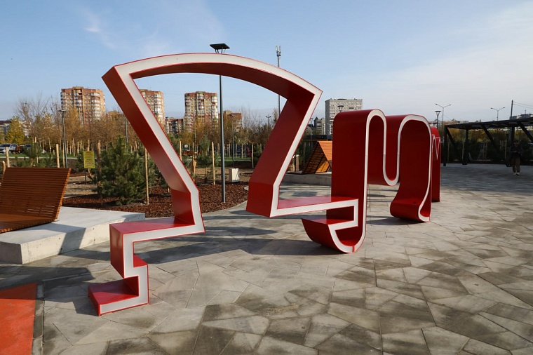 В Тюмени появился арт-объект с легендарными весами