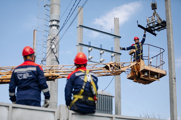 Для обеспечения электричества на тюменских дачах дополнительно привлекли энергетиков из Кургана