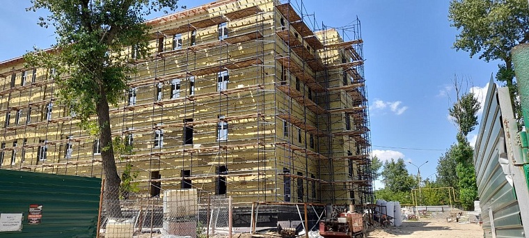 Проект сложный: тюменцы восстанавливают роддом в Краснодоне