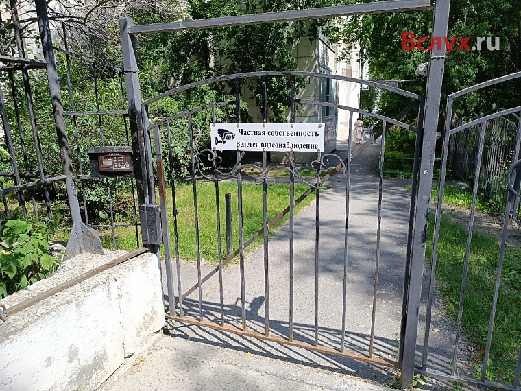 Тюменский суд вынес решение замуровать единственный вход в парикмахерскую на Московском тракте