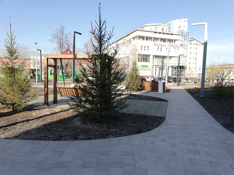 В Тюмени открыли сквер имени Владислава Крапивина