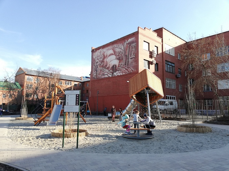 В Тюмени открыли сквер имени Владислава Крапивина