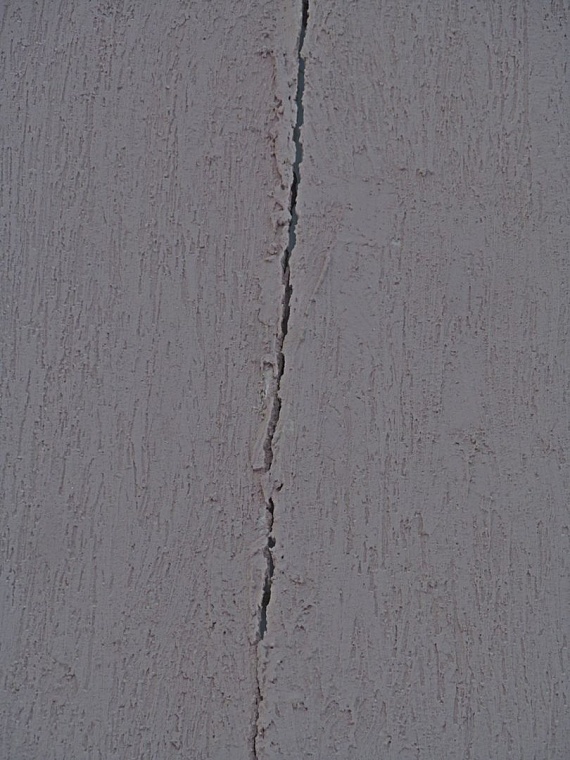 Тоболяков напугал температурный шов в новой высотке