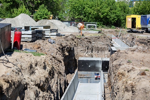 Замена инженерных сетей во дворе на ул. Харьковской продлится до середины июля