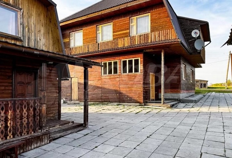 Водоемы, сады, прислуга: топ-5 самых дорогих загородных особняков Тюмени