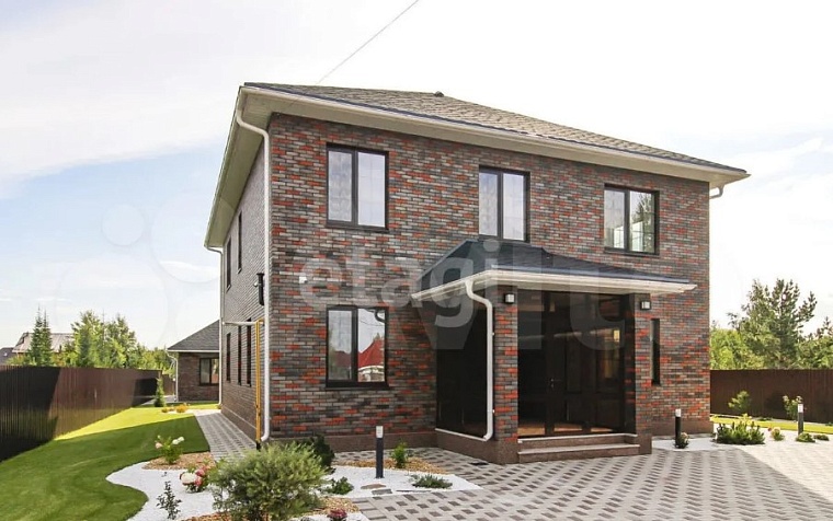 Водоемы, сады, прислуга: топ-5 самых дорогих загородных особняков Тюмени