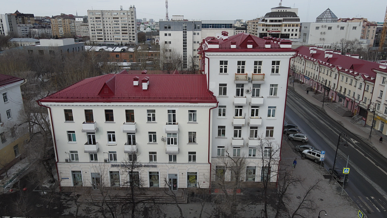 Здание с открытки. Как уникальный дом в центре Тюмени лишили шпиля