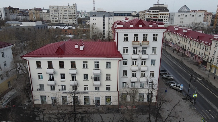 Здание с открытки. Как уникальный дом в центре Тюмени лишили шпиля