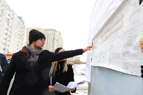 В Тюмени завозят грунт на территории для будущего благоустройства