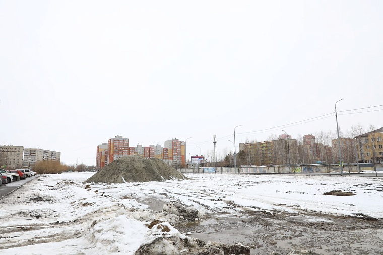 В Тюмени завозят грунт на территории для будущего благоустройства