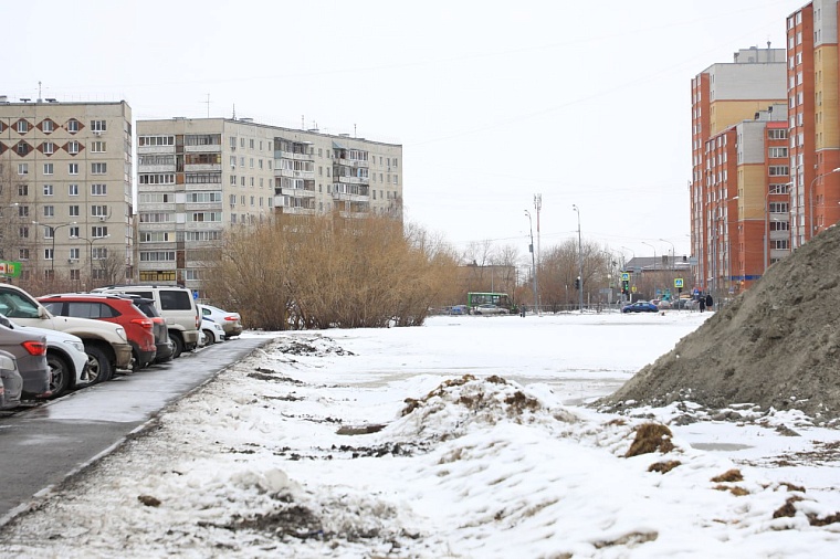 В Тюмени завозят грунт на территории для будущего благоустройства