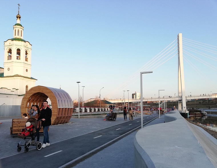 Набережная на левом берегу Туры пользуется популярностью