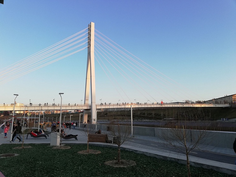 Набережная на левом берегу Туры пользуется популярностью