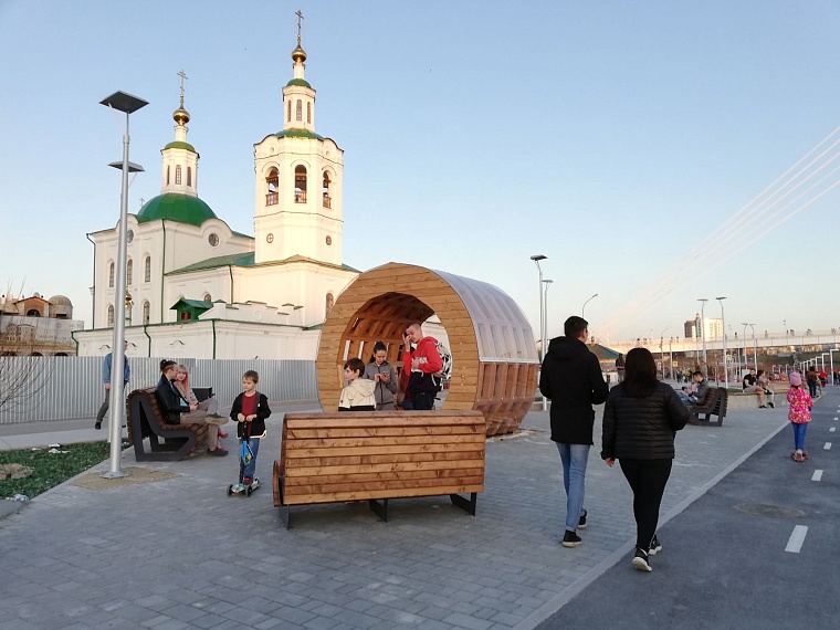 Набережная на левом берегу Туры пользуется популярностью