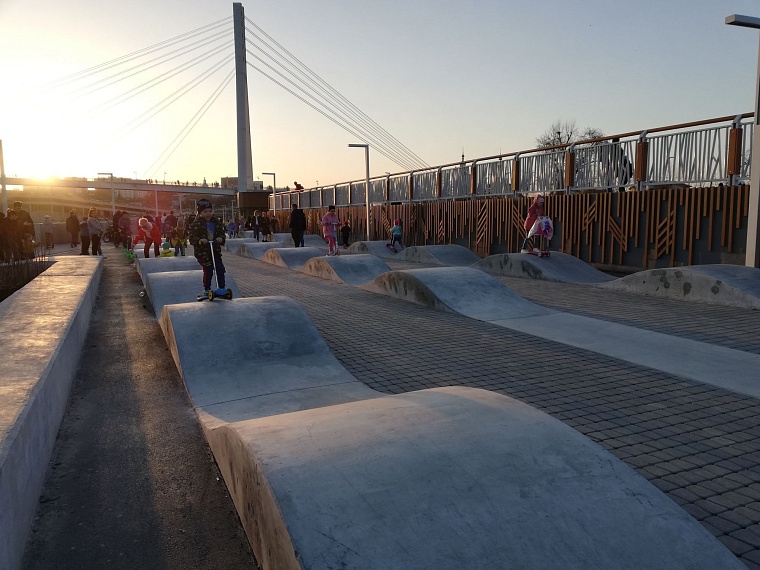 Набережная на левом берегу Туры пользуется популярностью