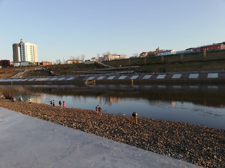 Набережная на левом берегу Туры пользуется популярностью