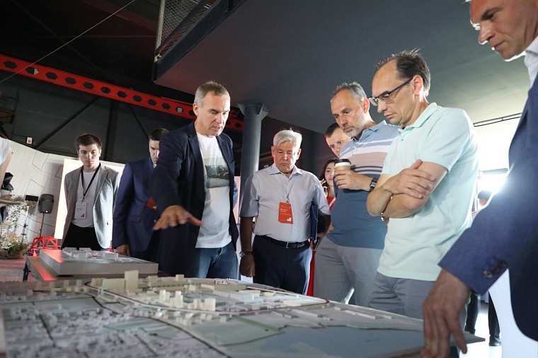 Мост или инопланетный корабль? В Тюмени выбирают лучшие проекты реновации ДСК-500