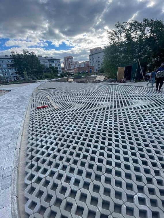 В тюменском районе Войновка благоустраивают общественное пространство у многоэтажек