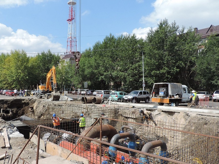 В Тюмени реконструируют участок теплосети на улице Пермякова