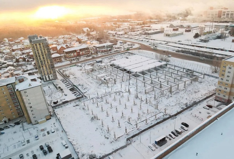 В Тюмени выставили на продажу недостроенный торгово-pыночный кoмплекс за 500 млн рублей