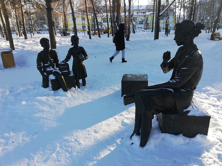После открытия Школьного сквера в Тюмени появилась новая традиция