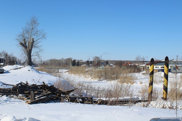 Пешеходный мост через реку Мергень в Ишиме демонтировали