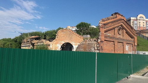 В Тюмени отреставрируют разрушенный пакгауз на набережной