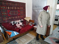 В квартирах дома на Магаданской в Тюмени пенсионерки не снимают валенки