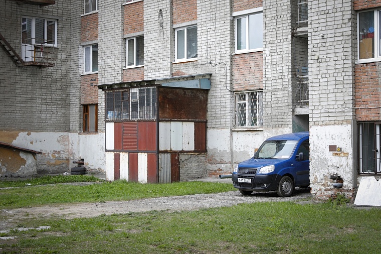Студгородок на Мельникайте: здания прошлого века, заросший пруд и граффити