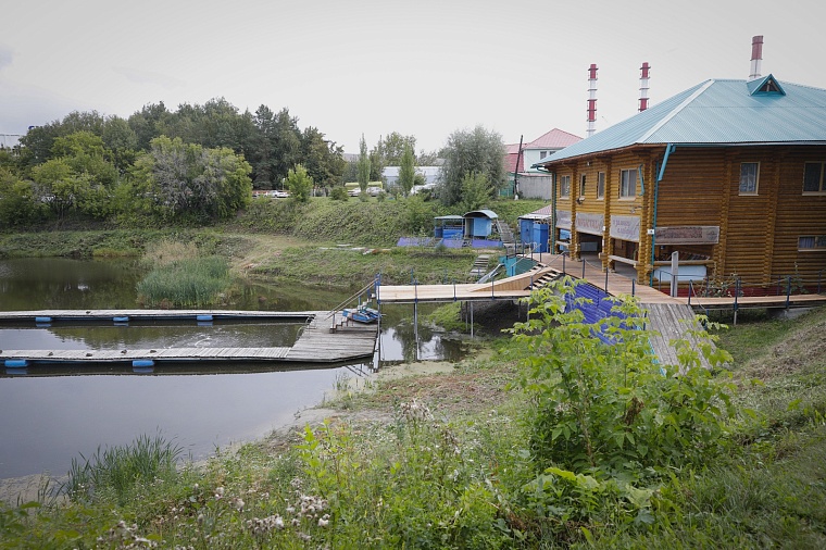 Студгородок на Мельникайте: здания прошлого века, заросший пруд и граффити