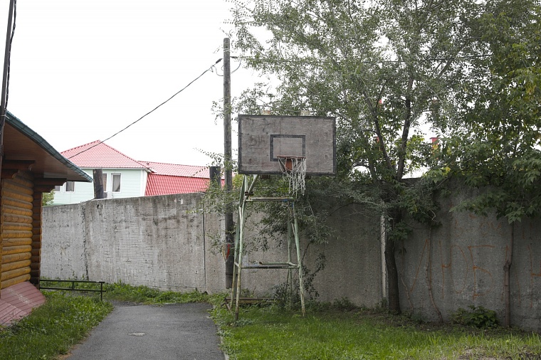 Студгородок на Мельникайте: здания прошлого века, заросший пруд и граффити