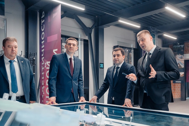 Макет будущего тюменского кампуса презентовали заместителю министра Никите Стасишину