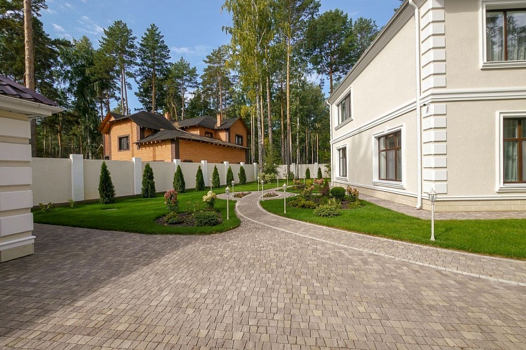Благоустраиваем участок дома. Примеры преображения с помощью тротуарной плитки