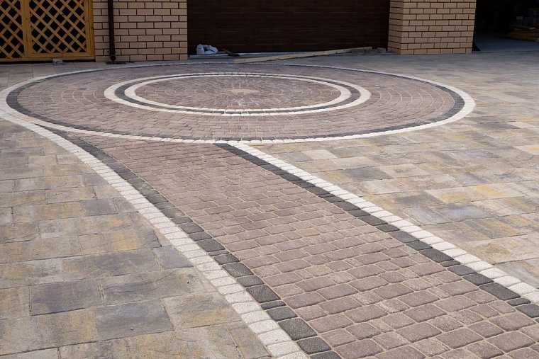 Благоустраиваем участок дома. Примеры преображения с помощью тротуарной плитки