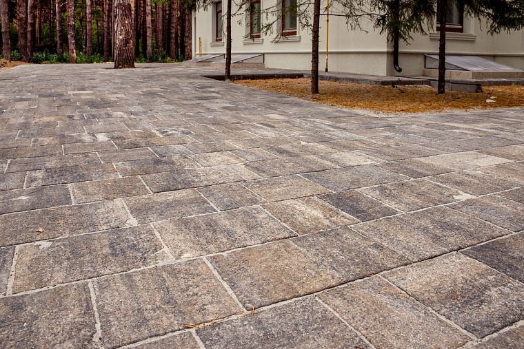 Благоустраиваем участок дома. Примеры преображения с помощью тротуарной плитки