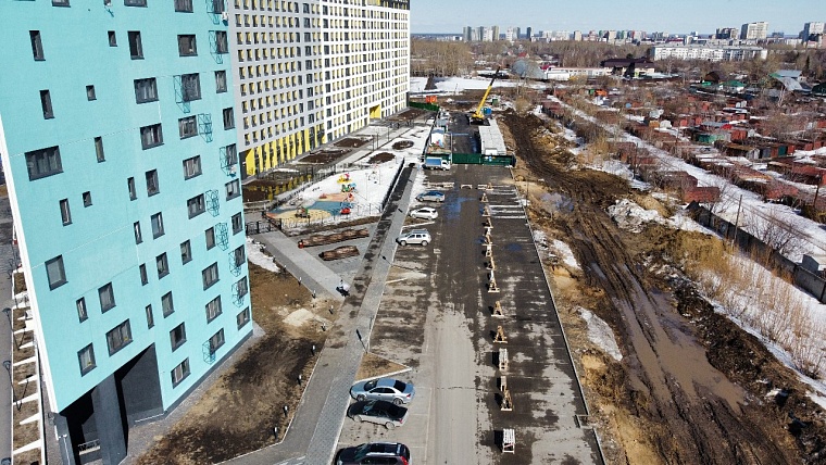 Купились на картинку! Тюменцы жалуются, что застройщик строит дом на их парковке