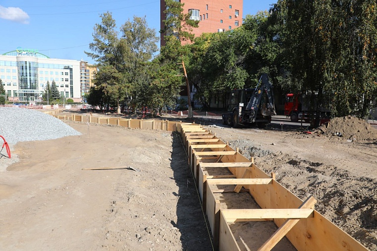 В Славянском сквере в Тюмени высадят крупные деревья и обустроят ручей
