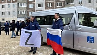 Тюменский застройщик установил на башенных кранах флаги с символом Z