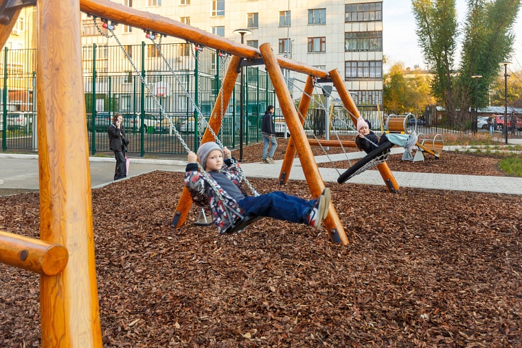 Возле института культуры в Тюмени открыли новый благоустроенный сквер